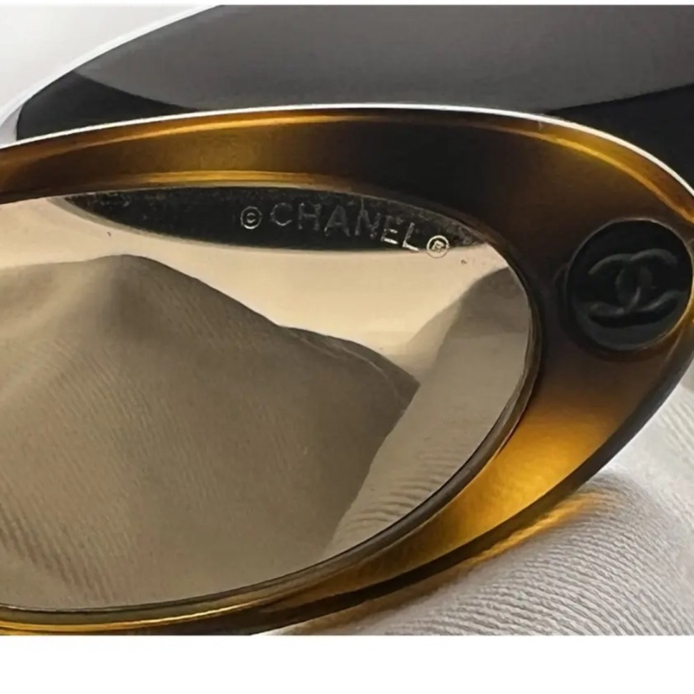 Vintage Chanel sunglasses - Picture 3 of 9